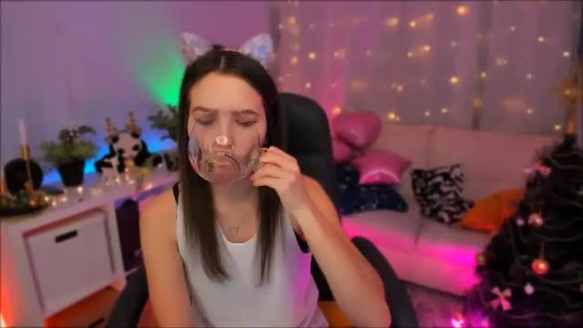 Image 10 of mia_lamberg Stream on Chaturbate on 19 months ago