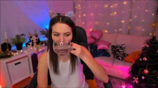 Image 3 of mia_lamberg Stream on Chaturbate on 19 months ago
