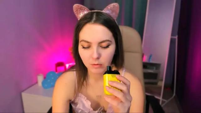 Image 10 of mia_lamberg Stream on Chaturbate on 19 months ago