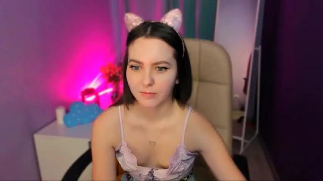 Image 3 of mia_lamberg Stream on Chaturbate on 16 months ago