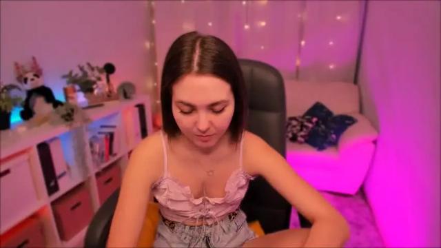 Image 3 of mia_lamberg Stream on Chaturbate on 18 months ago