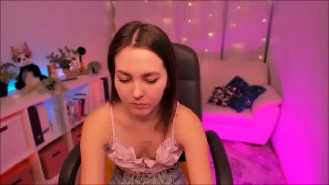 Image 6 of mia_lamberg Stream on Chaturbate on 18 months ago