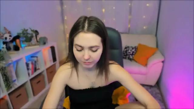 Image 2 of mia_lamberg Stream on Chaturbate on 17 months ago