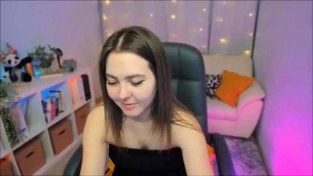 Image 4 of mia_lamberg Stream on Chaturbate on 17 months ago