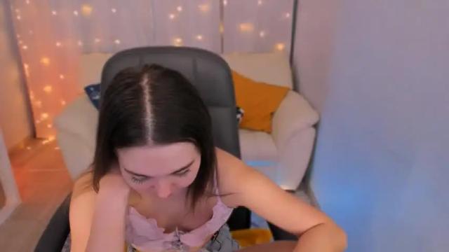 Image 11 of mia_lamberg Stream on Chaturbate on 16 months ago