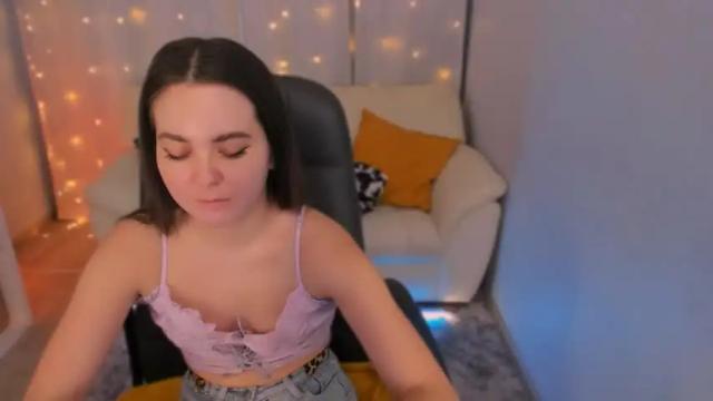 Image 3 of mia_lamberg Stream on Chaturbate on 16 months ago