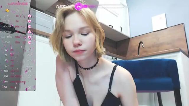Image 3 of mia_loveu_ Stream on Chaturbate on 16 months ago