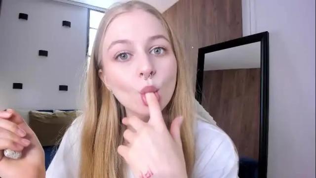 Image 3 of mia_meows Stream on Chaturbate on 23 days ago