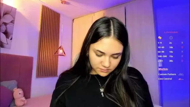 Image 4 of mia_nevaeh Stream on Chaturbate on 1 month ago