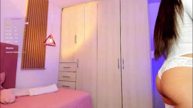 Image 2 of mia_nevaeh Stream on Chaturbate on 1 month ago