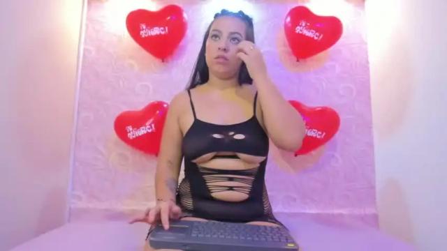 Image 7 of mia_ortiz1 Stream on Chaturbate on 14 months ago