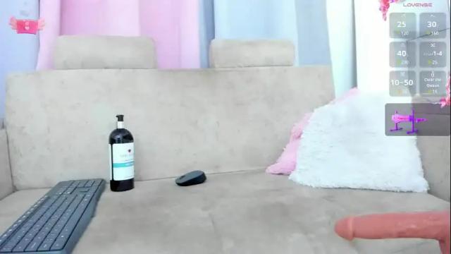 Image 2 of mia_parkers_love Stream on Chaturbate on 2 months ago
