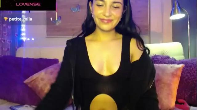 Image 3 of mia_petitebaby Stream on Chaturbate on 3 months ago