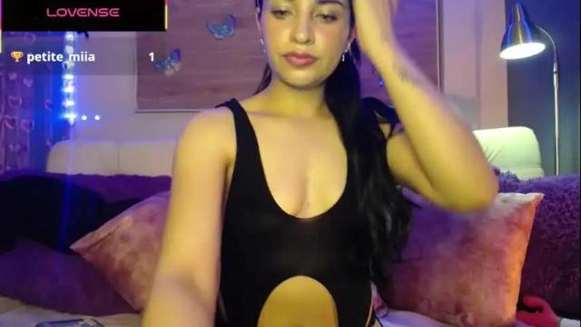 Image 4 of mia_petitebaby Stream on Chaturbate on 3 months ago