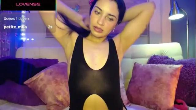 Image 8 of mia_petitebaby Stream on Chaturbate on 3 months ago