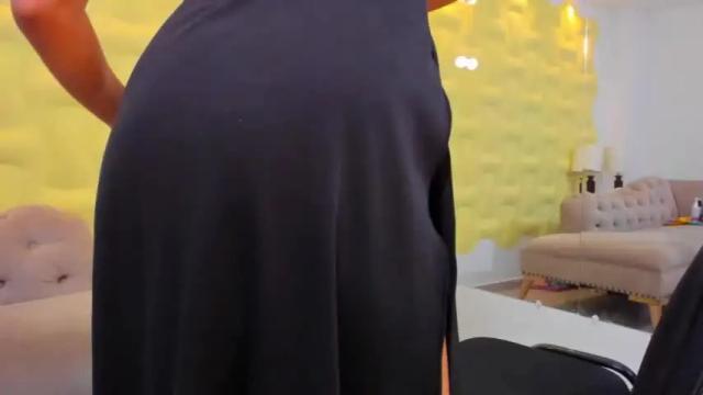 Image 6 of mia_ramirezx Stream on Chaturbate on 16 months ago