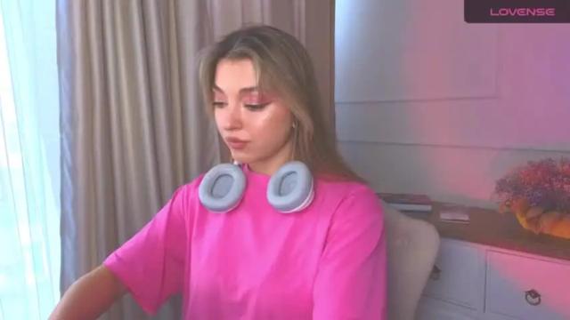 Image 4 of mia_rid Stream on Chaturbate on 25 months ago