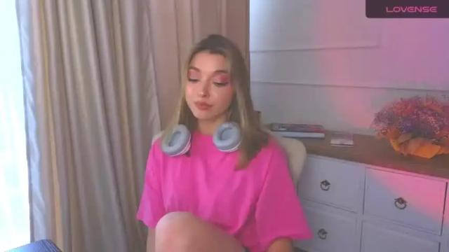 Image 8 of mia_rid Stream on Chaturbate on 25 months ago