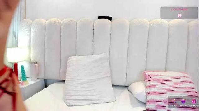 Image 4 of mia_rom Stream on Chaturbate on 1 month ago
