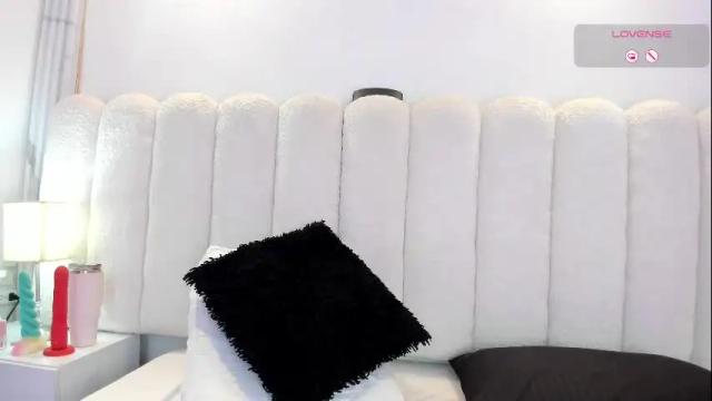 Image 3 of mia_rom Stream on Chaturbate on 2 days ago