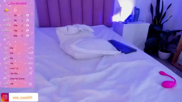 Image 12 of mia_rossii_ Stream on Chaturbate on 16 months ago