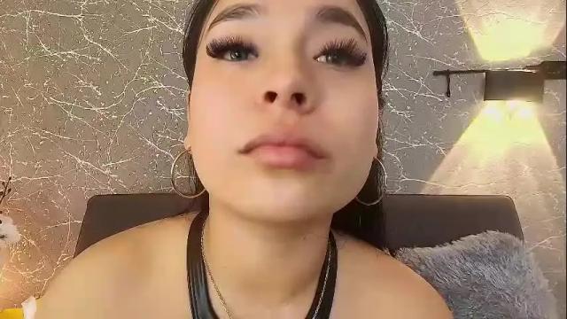 Image 2 of mia_roux13 Stream on Chaturbate on 1 month ago