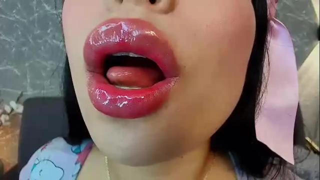 Image 4 of mia_roux13 Stream on Chaturbate on 6 days ago