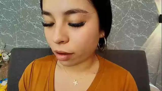 Image 3 of mia_roux13 Stream on Chaturbate on 1 month ago