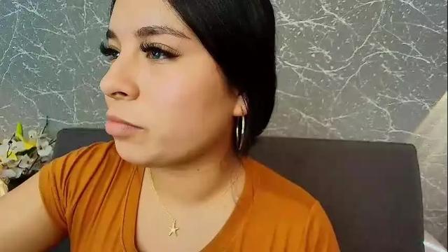 Image 4 of mia_roux13 Stream on Chaturbate on 1 month ago