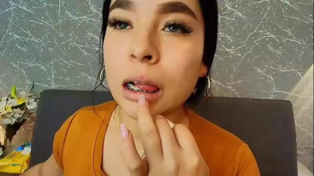 Image 7 of mia_roux13 Stream on Chaturbate on 1 month ago