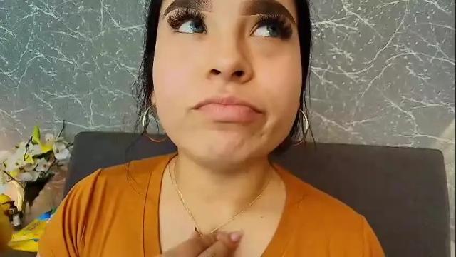 Image 8 of mia_roux13 Stream on Chaturbate on 1 month ago