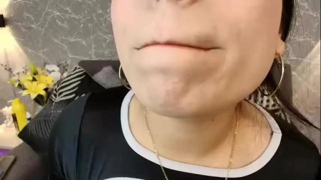 Image 4 of mia_roux13 Stream on Chaturbate on 1 month ago