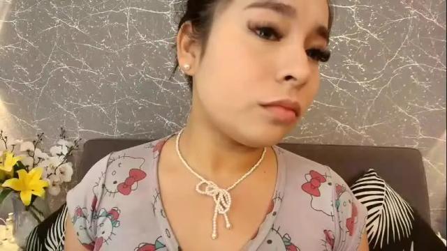 Image 3 of mia_roux13 Stream on Chaturbate on 27 days ago