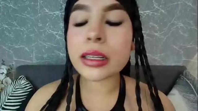 Image 3 of mia_roux13 Stream on Chaturbate on 26 days ago