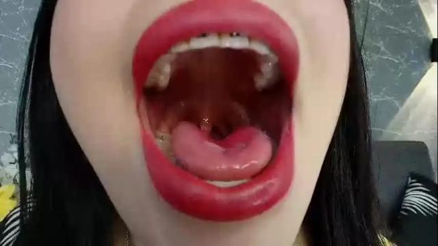 Image 3 of mia_roux13 Stream on Chaturbate on 24 days ago