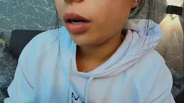 Image 2 of mia_roux13 Stream on Chaturbate on 8 days ago