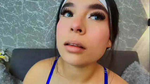Image 7 of mia_roux13 Stream on Chaturbate on 8 days ago