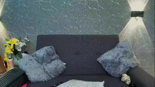 Image 2 of mia_roux13 Stream on Chaturbate on 2 days ago