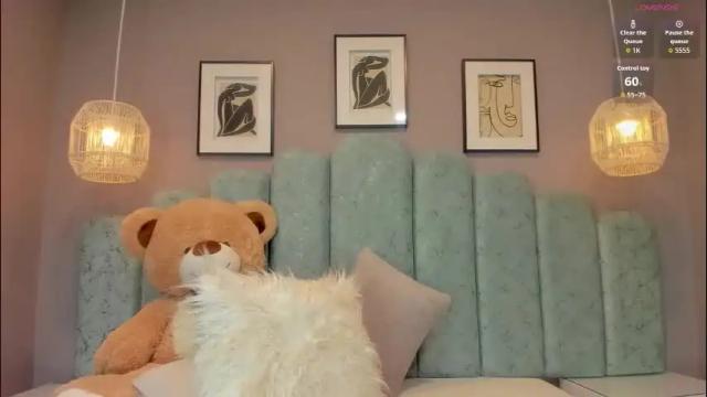 Image 7 of mia_slutty_ Stream on Chaturbate on 1 month ago