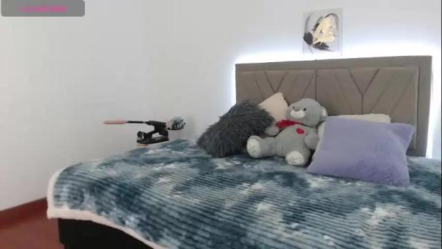 Image 2 of mia_sweetyqs Stream on Chaturbate on 17 days ago