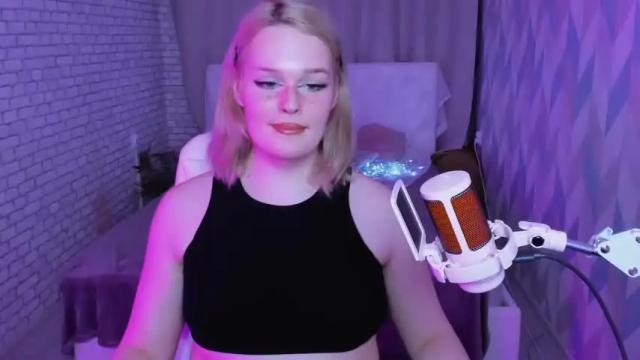 Image 12 of mia_thoatgoal Stream on Chaturbate on 16 months ago
