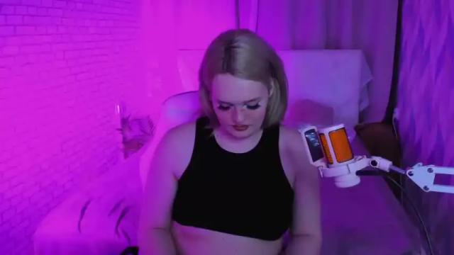 Image 2 of mia_thoatgoal Stream on Chaturbate on 16 months ago