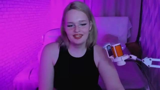Image 3 of mia_thoatgoal Stream on Chaturbate on 16 months ago