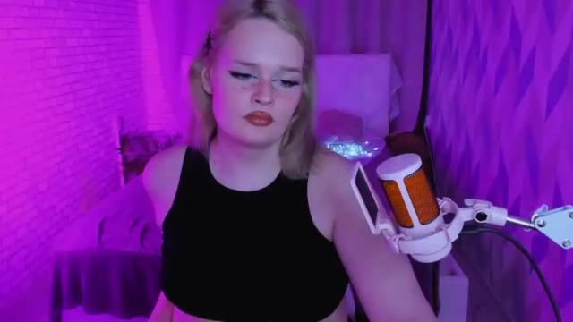 Image 8 of mia_thoatgoal Stream on Chaturbate on 16 months ago