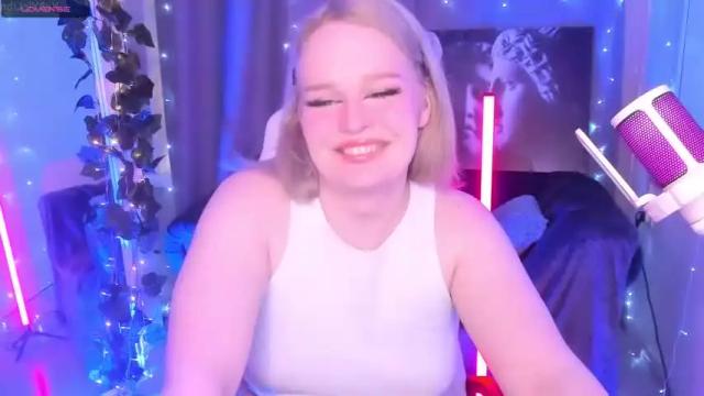 Image 2 of mia_thoatgoal Stream on Chaturbate on 16 months ago