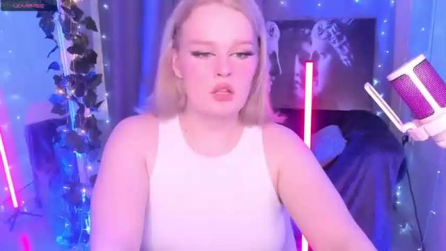 Image 7 of mia_thoatgoal Stream on Chaturbate on 16 months ago