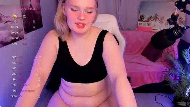 Image 12 of mia_thoatgoal Stream on Chaturbate on 15 months ago