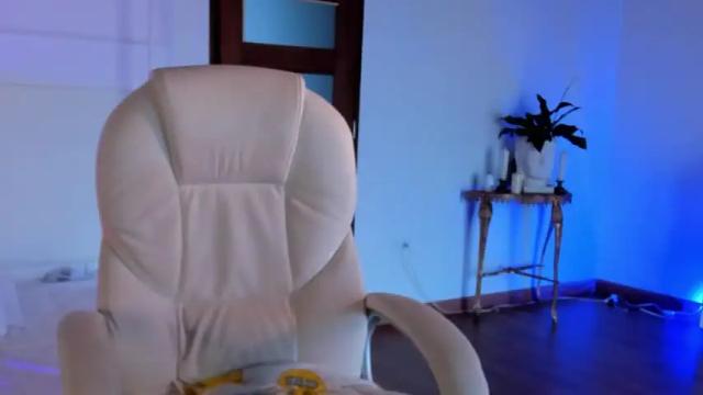 Image 7 of mia_v7 Stream on Chaturbate on 13 months ago