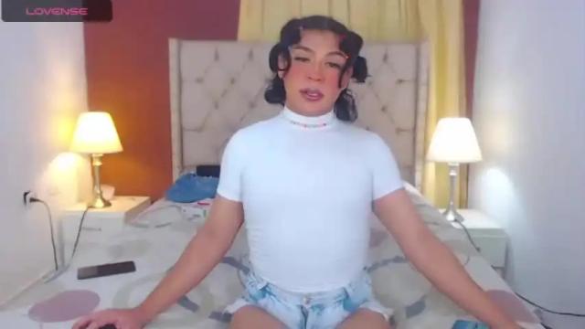 Image 4 of mia_valentina_hot Stream on Chaturbate on 22 months ago