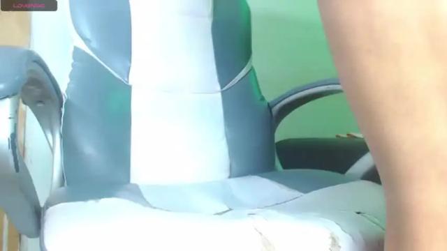Image 4 of mia_valentina_hot Stream on Chaturbate on 19 months ago
